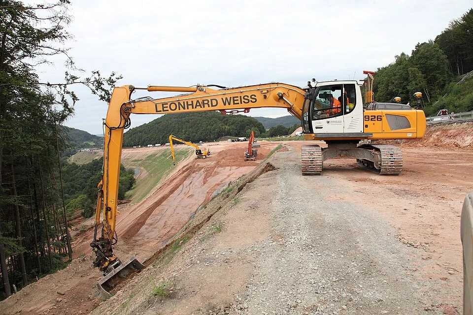 Long reach excavator, example machine
