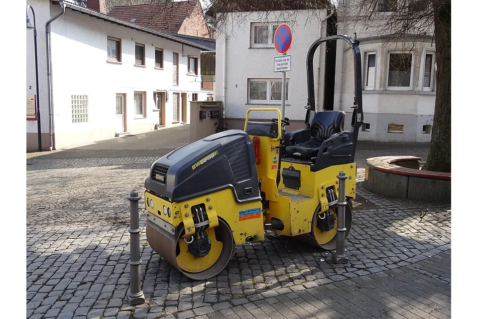 Ride-on tandem roller, example machine