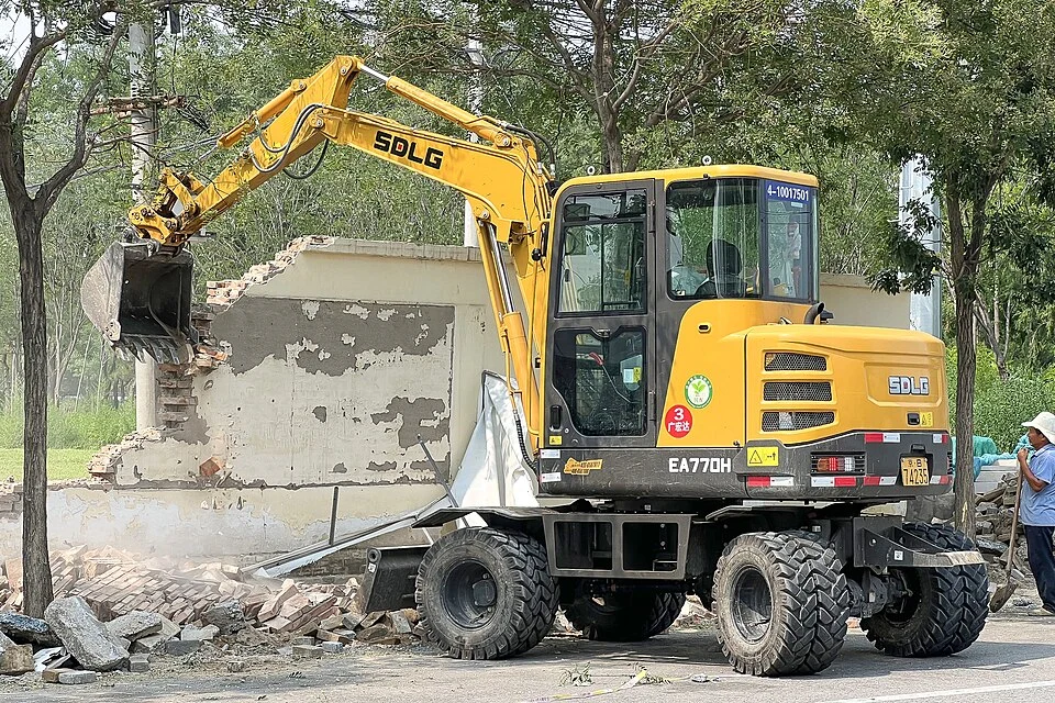 Wheeled excavator, example machine